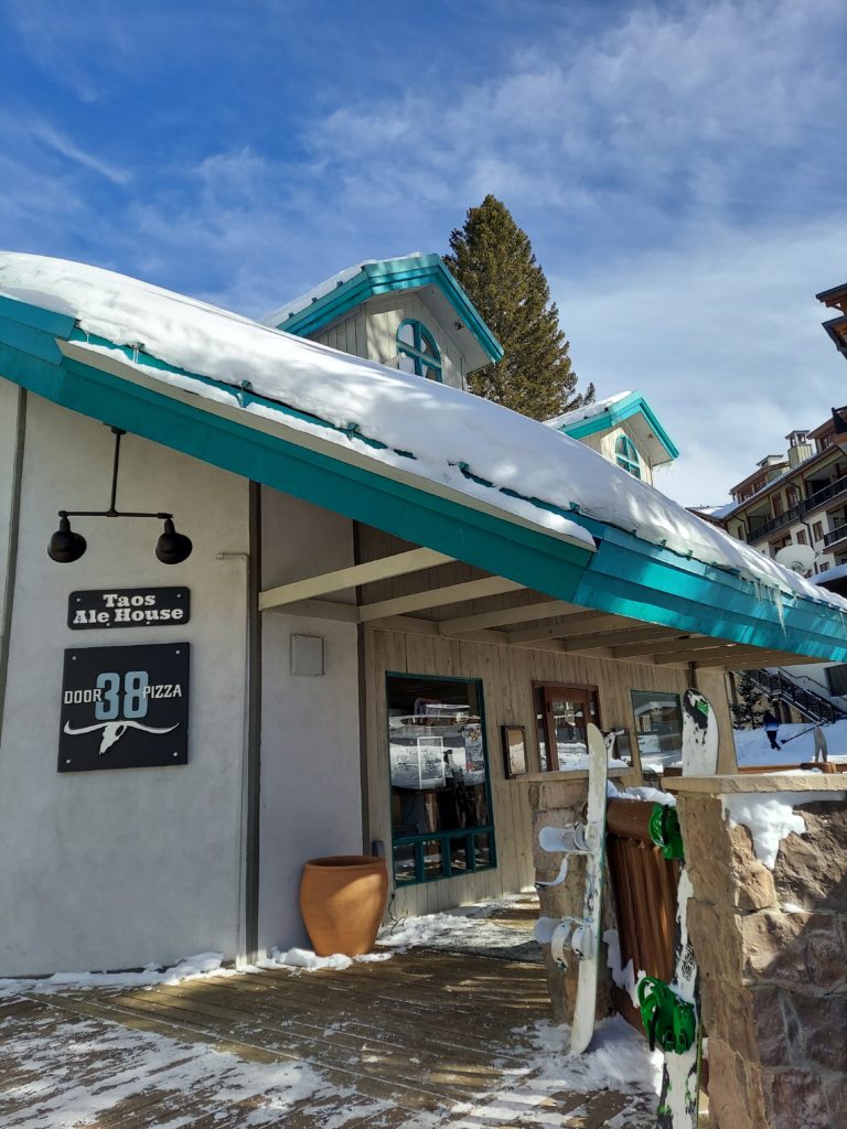apres ski at Taos Ale House