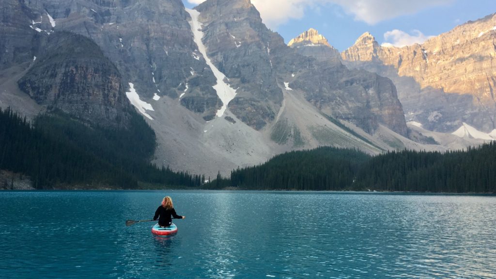 lake louise paddleboarding